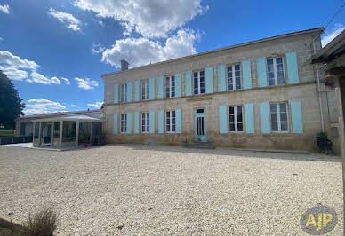 Maison avec piscine et terrasse 1