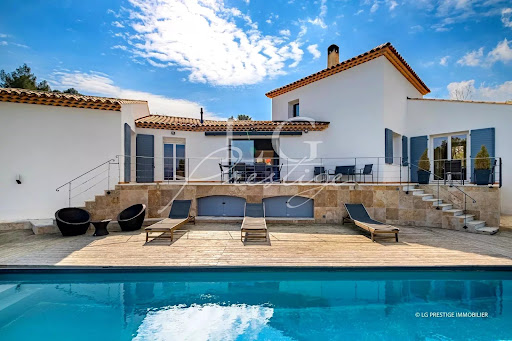 Villa with pool 4