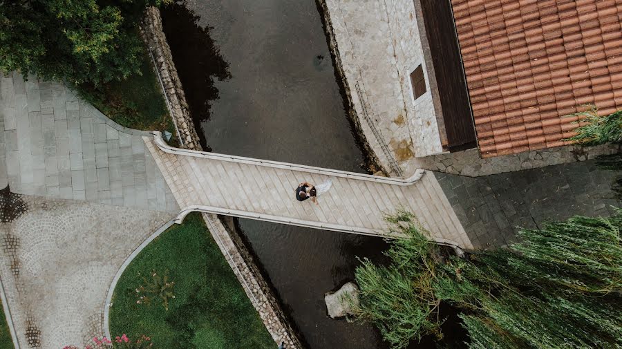 Fotógrafo de casamento Elmir Ibrisevic (goldenweddings1). Foto de 14 de fevereiro 2022