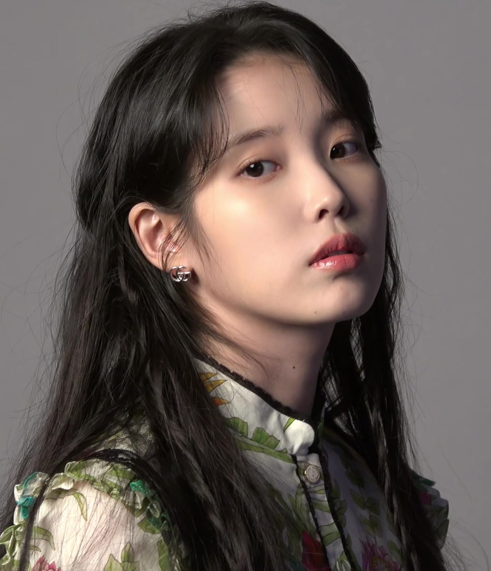 IU_posing_for_Marie_Claire_Korea_March_2022_issue_03