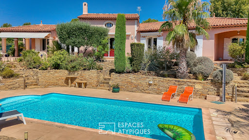 Maison avec piscine et terrasse 1