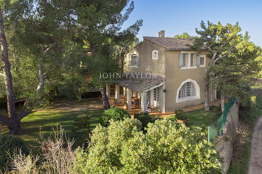 House with pool 2