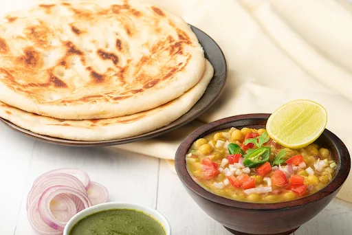 Matar Kulcha 2 Pcs (Serves- 1)