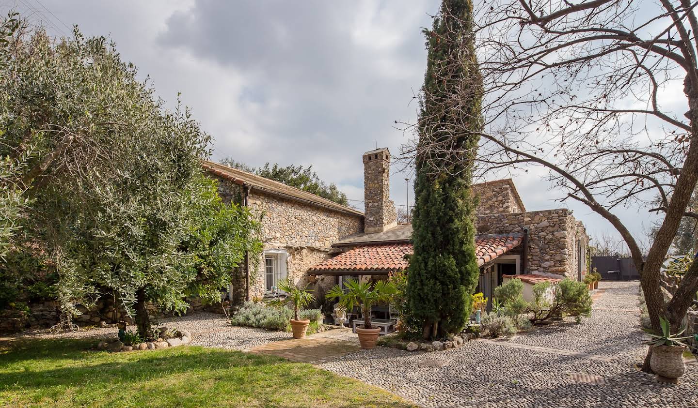 Villa with pool and garden Cisano sul Neva