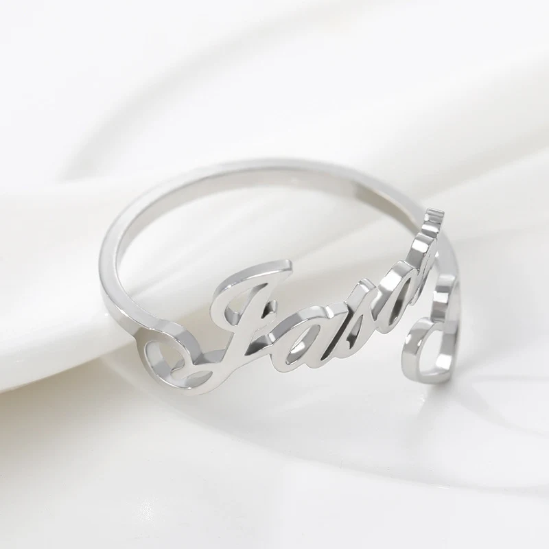 Title 2, RVS ring met letter. Personaliseerbaar en stijl...