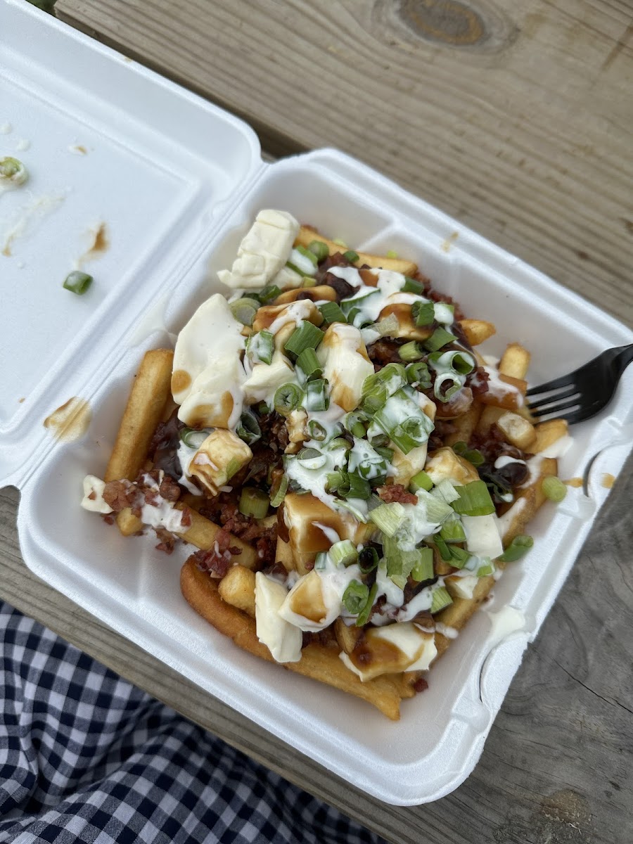 Bacon ranch poutine