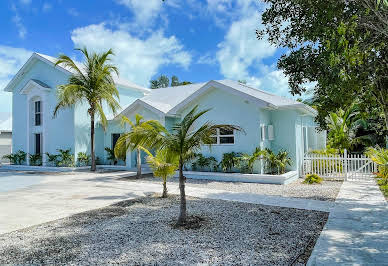 House with pool and garden 7