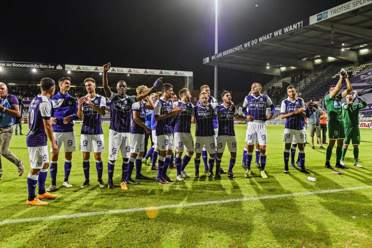 Straffe beelden! Coach en spelers Beerschot Wilrijk danig onder de indruk van het supporterslegioen: "Het was ooit anders bij een 0-3"