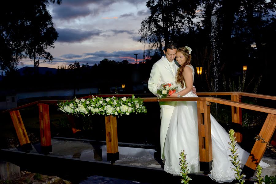 Fotografo di matrimoni Andres Beltran (beltran). Foto del 3 luglio 2015