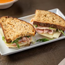 Smoked Turkey & White Cheddar Sandwich