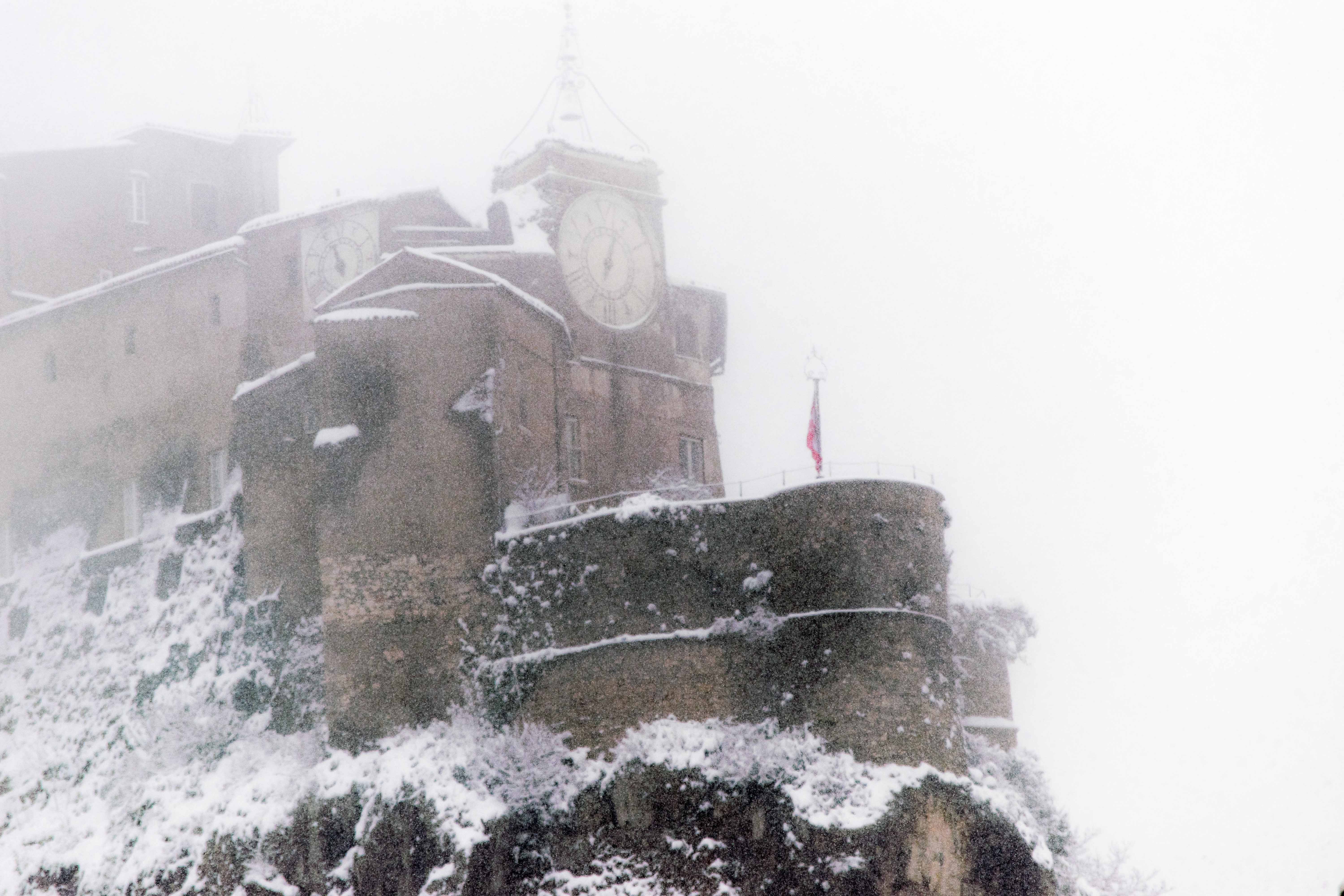 Il borgo non vedeva l'ora .....! e la neve venne giù....! di Bobp