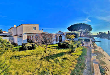 Villa with pool and terrace 17