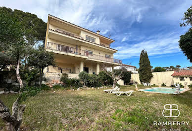 House with pool and terrace 2