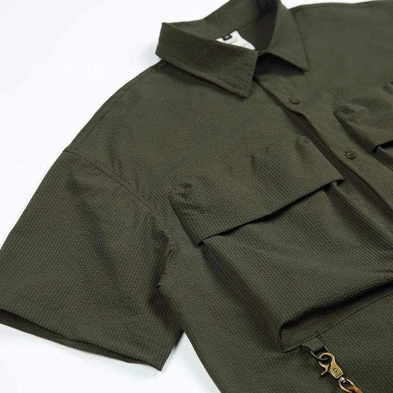 T-shirt rétro unisexe à col en lanière tridimensionnel et manches courtes, un look tendance et confortable pour hommes et femmes.