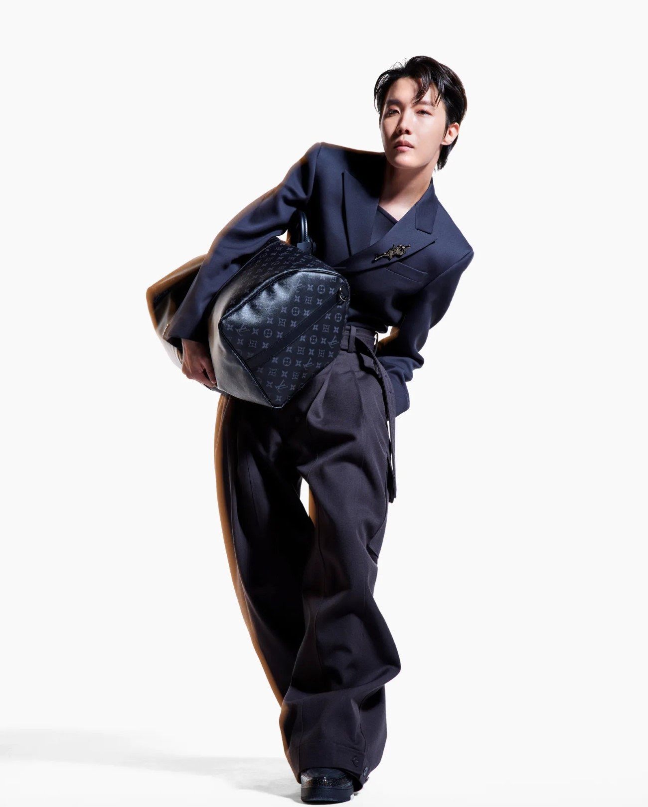Louis-Vuitton-Keepall-Campaign-BTS-J-Hope-00002