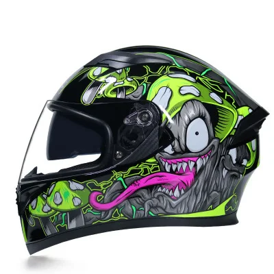Casco moto integrale con doppia visiera antiappannamento, Bluetooth, stile street car, protezione e comfort alla guida.