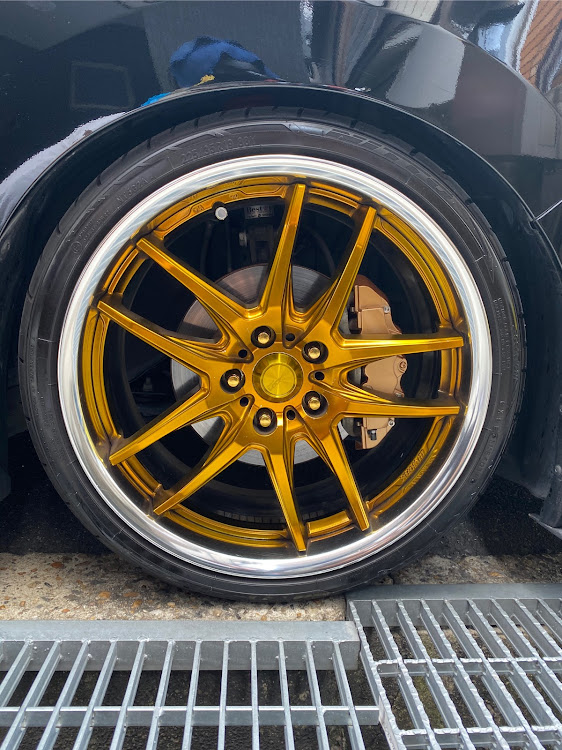 セレナのアクスル欲しい・ヘッドライト交換したい・F-garage family・キャリパーカバー加工に関するカスタム事例の投稿画像1枚目