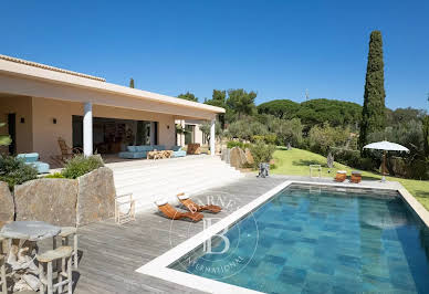 Villa with pool 1