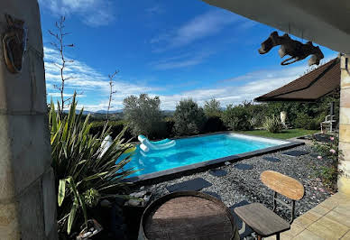 Maison avec piscine et terrasse 2