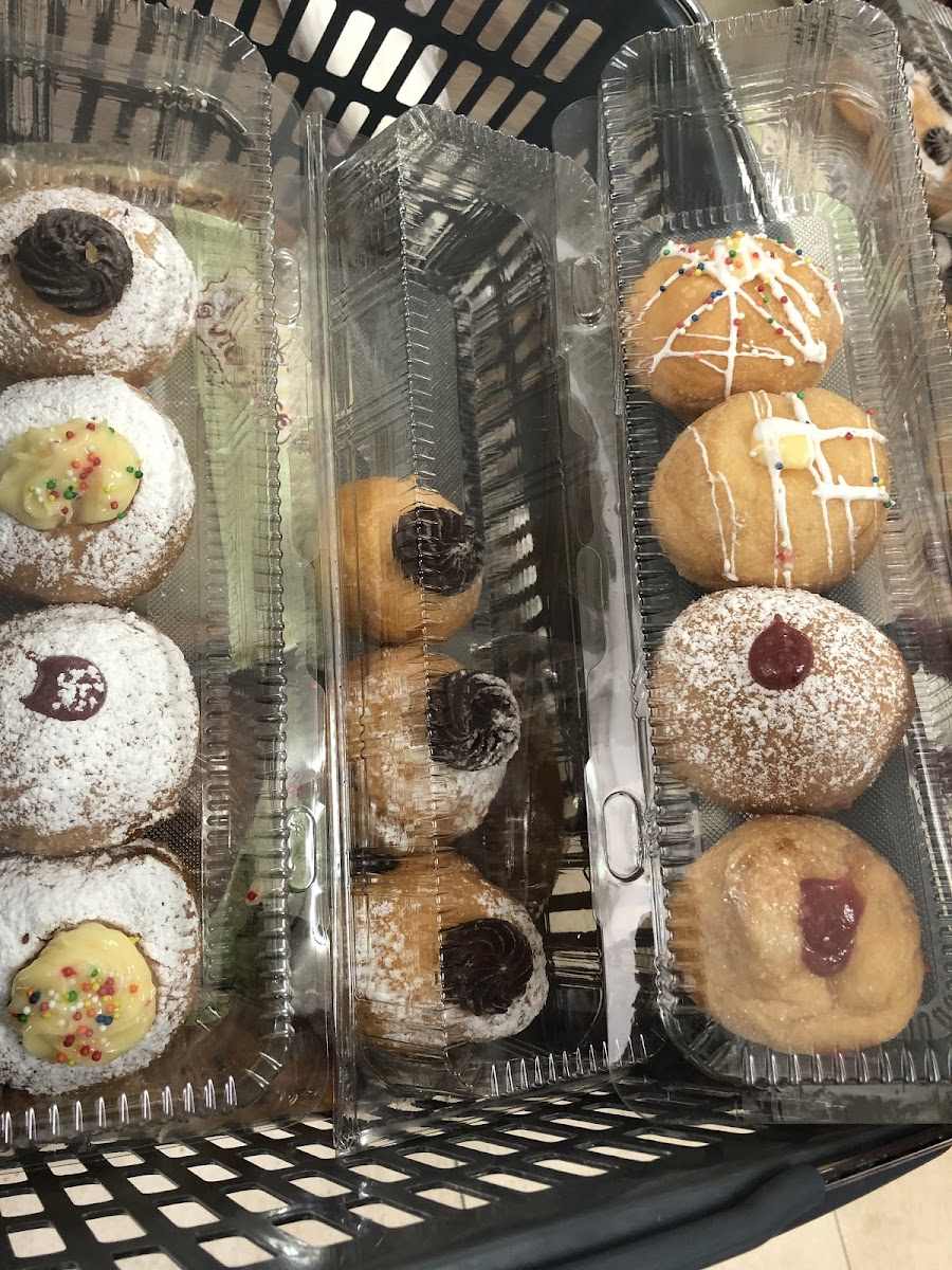 Gluten-Free Donuts at מאפה גלוטן פרי