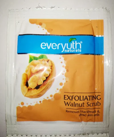 Everyuth Exfoliating Walnut Scrub - 7 gm