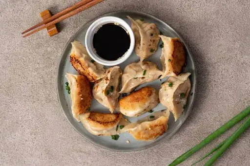 Pan Fried Momos [8 Pieces]