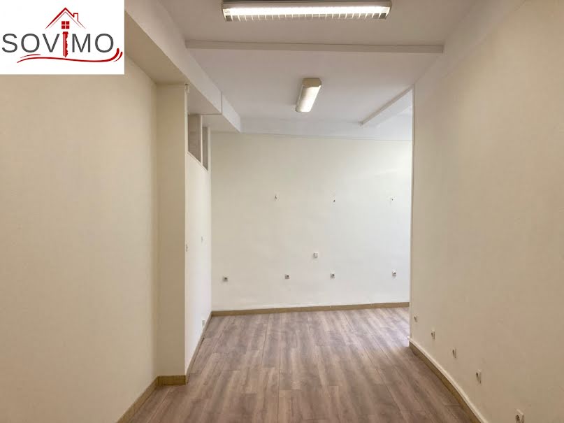 Location  locaux professionnels 2 pièces 44 m² à Confolens (16500), 250 €