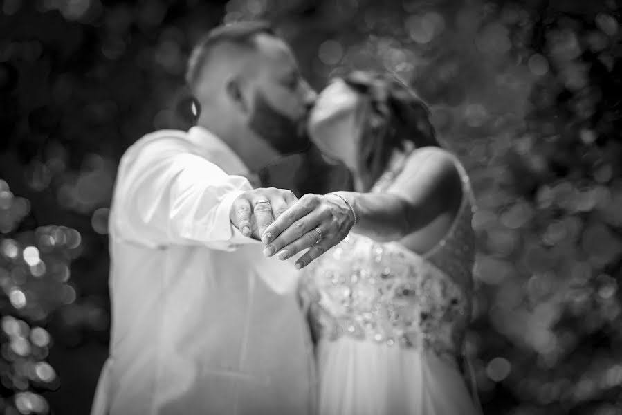 शादी का फोटोग्राफर Dániel Sziszik (sziszikzs)। जुलाई 11 2018 का फोटो