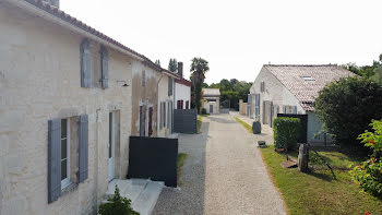 maison à Saint-Dizant-du-Gua (17)