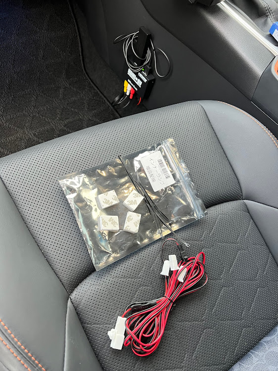 RAV4のRAV4・rav4adventure・インナーランプ増設に関するカスタム事例の投稿画像1枚目