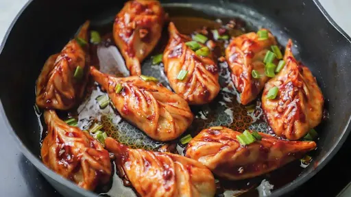 Chilli Paneer Gravy Momos