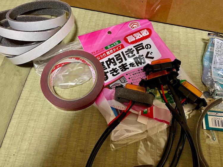ハイラックスの休みだけど・フォグランプ交換・テールランプ交換・グリルマーカー取り付け・電装系初心者に関するカスタム事例の投稿画像6枚目