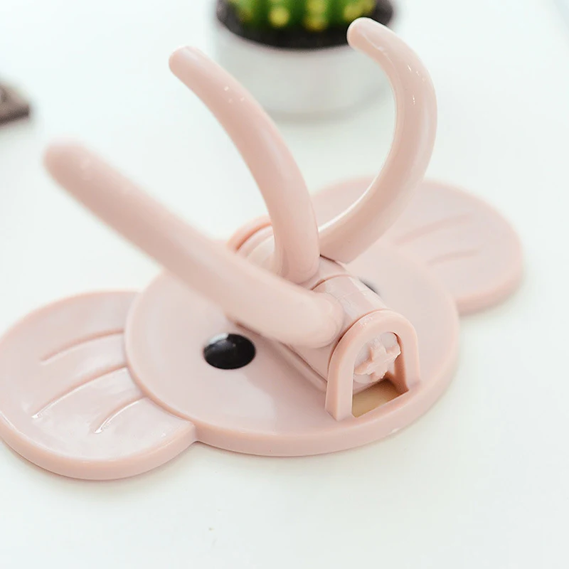 Gancho trasero para puerta sin clavos con tres ganchos de viscosa con diseño de elefante, ideal para colgar.