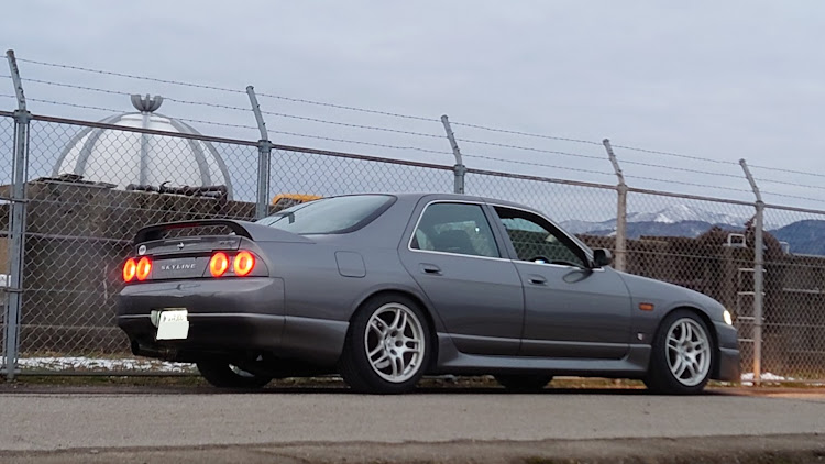スカイラインのECR33セダン・R33 4ドア・ドライブ・ホイール交換に関するカスタム事例の投稿画像2枚目
