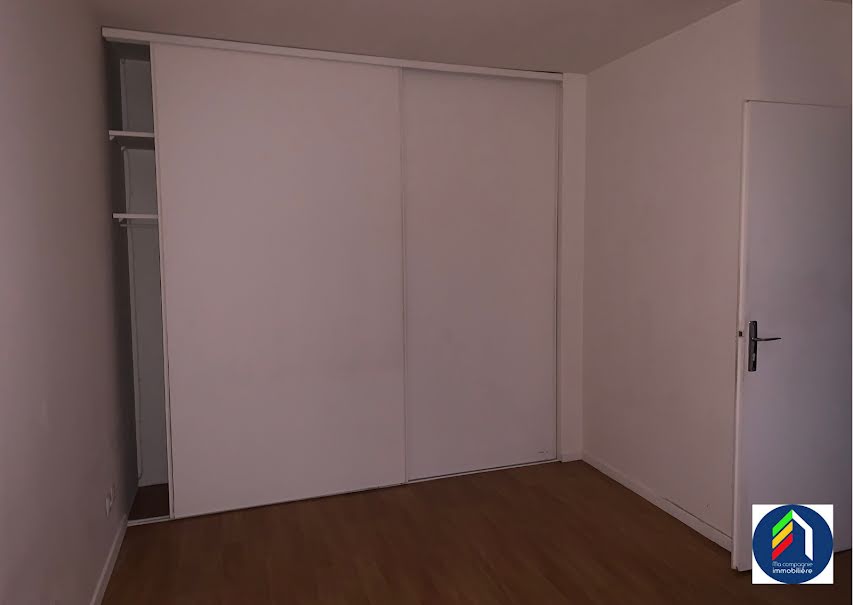 Location  appartement 3 pièces 50 m² à Tiffauges (85130), 500 €