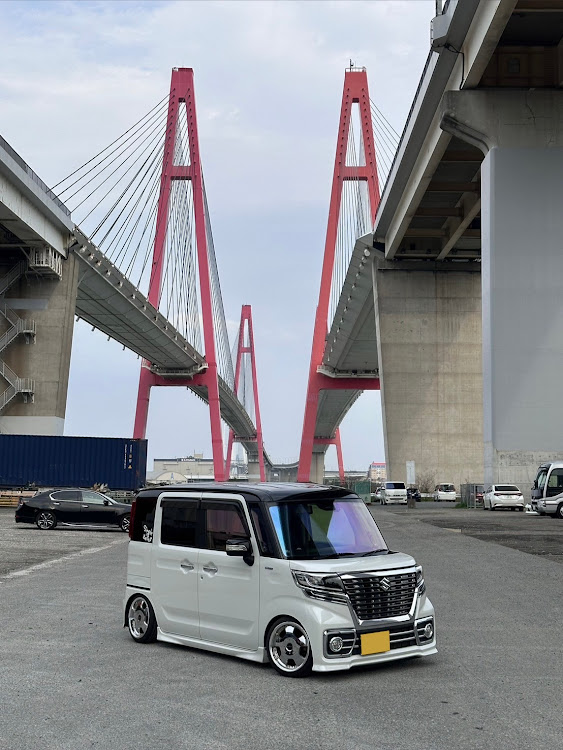 スペーシアカスタムの曇り空と愛車に関するカスタム事例の投稿画像1枚目