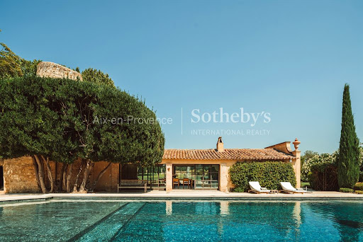 Property with pool and garden 5