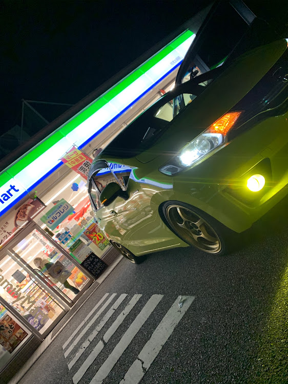 フィットのフィット･ハイブリッド・ドライブ・彼女・車高調整・DIYに関するカスタム事例の投稿画像1枚目