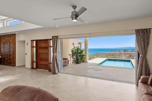 House with pool and garden 5