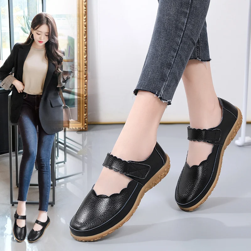 Scarpe casual piatte in pelle traforata punta tonda stile britannico morbido Gommino giapponese comfort e classe