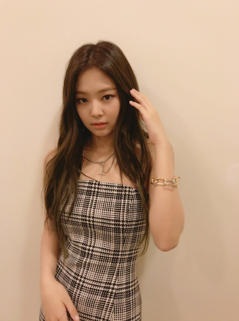 BLACKPINK Jennie Spotted Wearingy Split Dress - Koreaboo