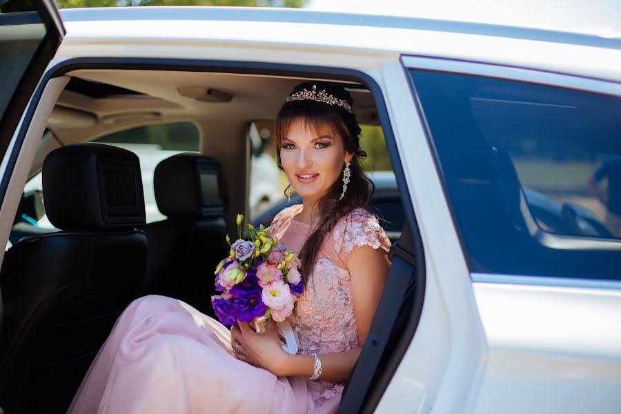 Fotógrafo de casamento Irina Makhinich (makhinich). Foto de 6 de setembro 2019