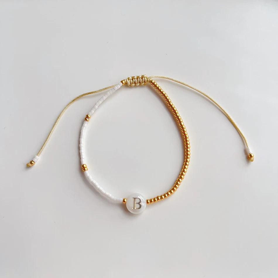 Franse stijl gouden ballen kleine armband, een elegante en chique sieraad, ideaal als cadeau of voor dagelijks gebruik.