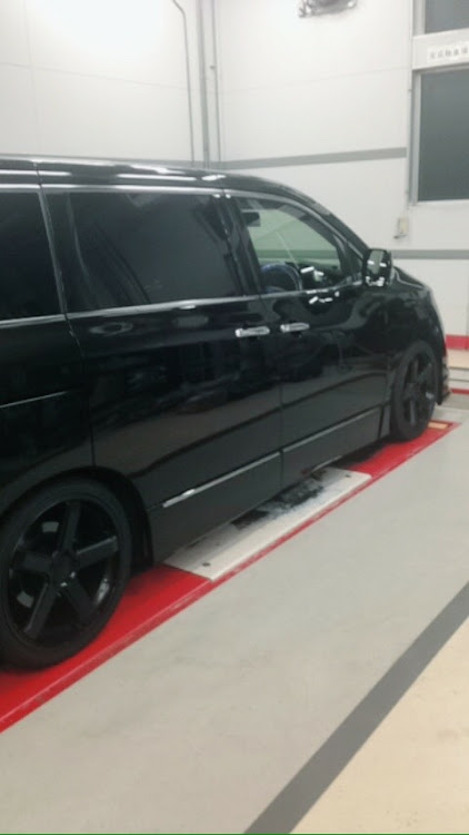 エルグランドの車高調整に関するカスタム事例の投稿画像2枚目