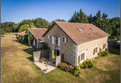 House with pool and terrace 2