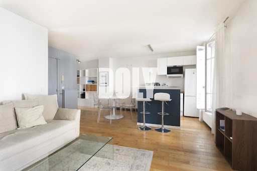 Open living room and kitchen with island in this luxury apartment / penthouse for sale in Neuilly-sur-Seine ($673,351 - 56 m²)