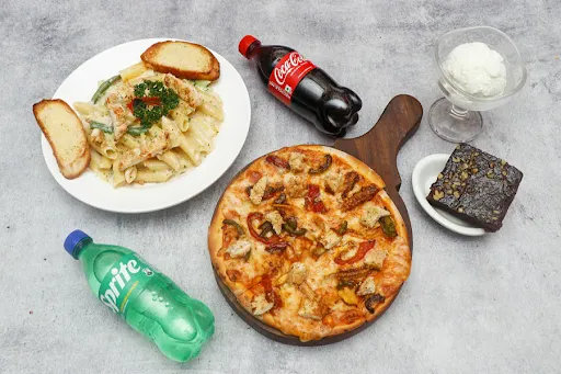 Non Veg Pizza 7" + White Sauce Pasta + Desserts + 2Drinks [250 Ml]