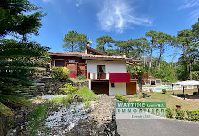 Seaside villa with pool and garden 1