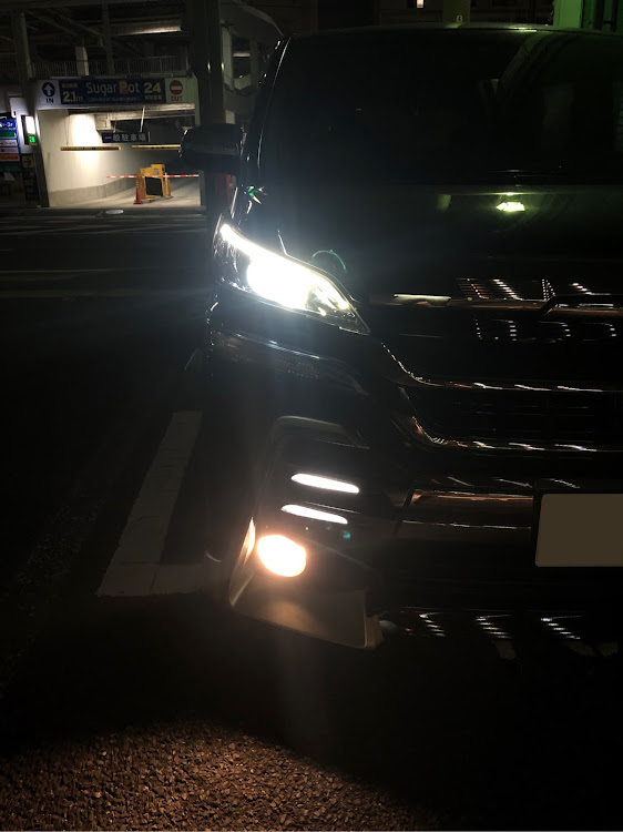 ヴェルファイアのライト・夜・フロントフェイスに関するカスタム事例の投稿画像1枚目