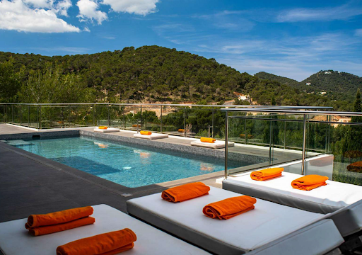 House with pool and garden 2